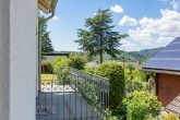 Familienparadies mit Garten, Terrassen und vielen Nutzungmöglichkeiten in beliebter Lage von Bullay - Seitenterrasse