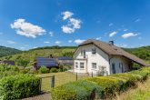 Familienparadies mit Garten, Terrassen und vielen Nutzungmöglichkeiten in beliebter Lage von Bullay - Vorderansicht