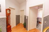 Renoviertes Wohnhaus aufteilbar in drei Apartments plus Café in ruhiger Lage von Zell-Merl - Flur OG