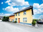 Energieeffizient & bezugsfertig: Großzügiges EFH mit Gartenparadies in Auderath - Vorderansicht