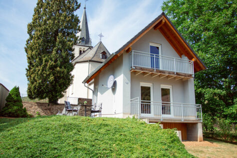 Stilvoll eingerichtetes Ferienhaus mit Moselblick in ruhiger Lage von Ellenz, 56821 Ellenz-Poltersdorf, Einfamilienhaus