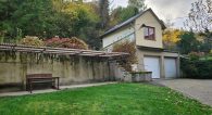 Großzügiges Einfamilienhaus mit 2 Garagen, Nebengebäude und Garten in Ortsrandlage von Zell/Mosel - Innenhof