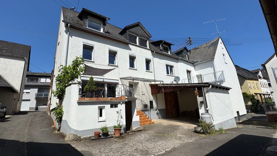 Schönes, gepflegtes Einfamilienhaus mit Terrasse und Garage in hochwassersicherer Lage in Zell-Kaimt, 56856 Zell-Kaimt, Einfamilienhaus