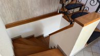 Schönes, gepflegtes Einfamilienhaus mit Terrasse und Garage in hochwassersicherer Lage in Zell-Kaimt - Treppe
