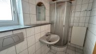 Schönes, gepflegtes Einfamilienhaus mit Terrasse und Garage in hochwassersicherer Lage in Zell-Kaimt - Badezimmer