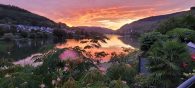 Vorbereitetes Bauprojekt: einzigartiger Panoramablick– Bauplatz mit Bodenplatten, Keller, Anschlüsse - Sonnenuntergang in der Lage