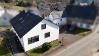 Großzügig Wohnen mit ausreichend Platz in ruhiger sonniger Lage im Hunsrück - Luftaufnahme