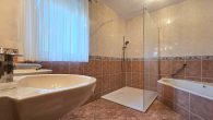 1-2 Familien-Haus in bester Lage von Bullay mit Sauna, schönem Garten und Weitblick und Garage - Badezimmer EG