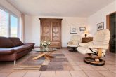 1-2 Familien-Haus in bester Lage von Bullay mit Sauna, schönem Garten und Weitblick und Garage - Wohnzimmer EG