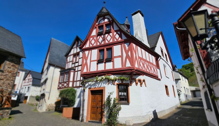 Perle in Ediger-Eller – Wunderschönes Fachwerkhaus mit Einliegerwohnung, Garage u. Innenhof, 56814 Ediger-Eller, Haus