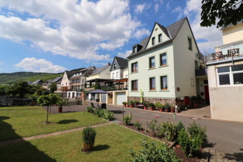 Modernisiertes EFH mit Ferienwohnung, Garten und Terrasse in Kinheim an der Mosel, 54538 Kinheim, Einfamilienhaus