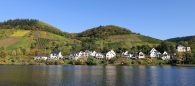 Zwei Häuser, 13 Ferienwohnungen, unverbaubarer Moselblick – etablierter Betrieb mit ca. 8 % Rendite - Ufersicht