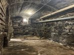 Für den Umbau von bis zu 10 Wohnungen bestens geeignet, gute Bausubstanz, Parkplätze und Garten, - Keller