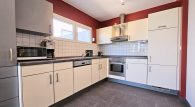 Wohnen und Arbeiten auf großem Grundstück in Beuren - Große Halle mit Wohnhaus, 3 Garagen und Garten - Küche Wohnhaus