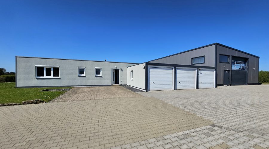 Wohnen und Arbeiten auf großem Grundstück in Beuren – Große Halle mit Wohnhaus, 3 Garagen und Garten, 56825 Beuren, Werkstatt
