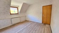 Großzügiges Winzerhaus mit Doppelgarage, Gewölbekeller und viel Potenzial in Zell-Merl - Schlafzimmer