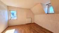 Großzügiges Winzerhaus mit Doppelgarage, Gewölbekeller und viel Potenzial in Zell-Merl - Schlafzimmer