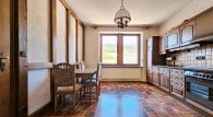 Großzügiges Winzerhaus mit Doppelgarage, Gewölbekeller und viel Potenzial in Zell-Merl - Küche