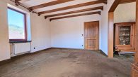 Großzügiges Winzerhaus mit Doppelgarage, Gewölbekeller und viel Potenzial in Zell-Merl - Wohnzimmer