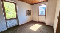 Großzügiges Winzerhaus mit Doppelgarage, Gewölbekeller und viel Potenzial in Zell-Merl - Schlafzimmer