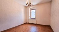 Großzügiges Winzerhaus mit Doppelgarage, Gewölbekeller und viel Potenzial in Zell-Merl - Schlafzimmer