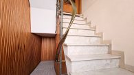 Großzügiges Winzerhaus mit Doppelgarage, Gewölbekeller und viel Potenzial in Zell-Merl - Treppe
