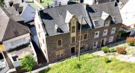 Großzügiges Winzerhaus mit Doppelgarage, Gewölbekeller und viel Potenzial in Zell-Merl - Vorderansicht
