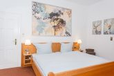 Für den Umbau von bis zu 10 Wohnungen bestens geeignet, gute Bausubstanz, Parkplätze und Garten, - Ferienwohnung