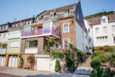 Gepflegtes Ein-bis zweifamilienhaus mit fantastischem Moselblick in von St. Aldegund, Nähe Zell - Vorderansicht