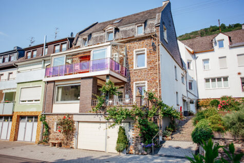 Gepflegtes Ein-bis zweifamilienhaus mit fantastischem Moselblick in von St. Aldegund, Nähe Zell, 56858 Sankt Aldegund, Einfamilienhaus