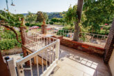 Gepflegtes Ein-bis zweifamilienhaus mit fantastischem Moselblick in von St. Aldegund, Nähe Zell - Vordere Terrasse