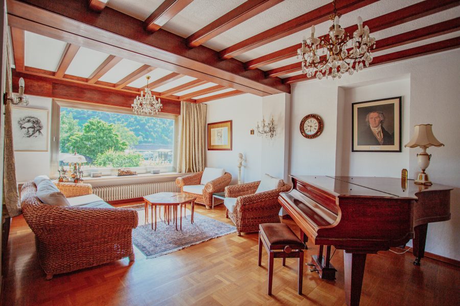 *Reserviert* Gepflegtes Ein-bis zweifamilienhaus mit fantastischem Moselblick in von St. Aldegund, Nähe Zell, 56858 Sankt Aldegund, Einfamilienhaus
