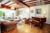 *Reserviert* Gepflegtes Ein-bis zweifamilienhaus mit fantastischem Moselblick in von St. Aldegund, Nähe Zell - Wohnzimmer EG