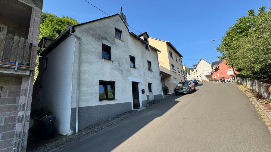 Einfamilienhaus in hochwassersicherer Lage mit Garten in Briedel, 56867 Briedel, Haus
