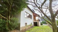 Sehr gepflegtes Einfamilienhaus mit Garage, Garten und Balkon in Bullay/Mosel - Seitenansicht