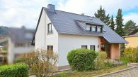Sehr gepflegtes Einfamilienhaus mit Garage, Garten und Balkon in Bullay/Mosel - Seitenasicht