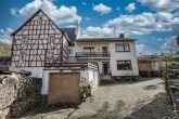 Ein Haus nahe Cochem - mit 2 Terrassen, Balkon und Garage in hochwassersicherer Lage - Gesamtansicht