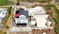 Vorbereitetes Bauprojekt: einzigartiger Panoramablick– Bauplatz mit Bodenplatten, Keller, Anschlüsse - Luftansicht
