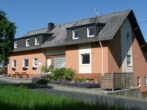 Mehrfamilienhaus zur Eigennutzung oder Vermietung in ruhiger Lage von Urschmitt, Nähe Cochem - Vorderansicht