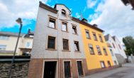 Kleines renovierungsbedürftiges Einfamilienhaus in bester Lage von Traben-Trarbach an der Mosel - Vorderansicht