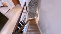 Gepflegtes Einfamilienhaus mit großem Nebengebäude und Garage in hochwasserfreier Lage von Briedel - Treppe EG