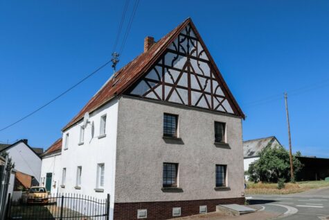 1-2 Familienhaus mit großer Scheune und Hinterhof in Lutzerath, Nähe Bad Bertrich, Eifel, 56826 Lutzerath, Einfamilienhaus