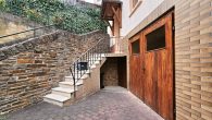 Gepflegtes Ein- bis Zweifamilienhaus mit Garten und Blick auf Weinberge und Mosel in Briedel - Garage mit Treppenaufgang