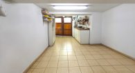 Gepflegtes Ein- bis Zweifamilienhaus mit Garten und Blick auf Weinberge und Mosel in Briedel - Garage