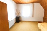 Viel Platz für die Familie - Haus mit Garten, Garage und viel Freifläche in Ortsrandlage von Zell - Schlafzimmer