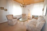 Viel Platz für die Familie - Haus mit Garten, Garage und viel Freifläche in Ortsrandlage von Zell - Wohnzimmer
