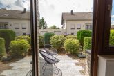 Wohnen auf einer Ebene mit Einliegerwohnung, Wellnessbereich und traumhaftem Garten in der Eifel - Terrasse Einliegerwohnung