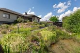 Wohnen auf einer Ebene mit Einliegerwohnung, Wellnessbereich und traumhaftem Garten in der Eifel - Garten