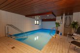 Wohnen auf einer Ebene mit Einliegerwohnung, Wellnessbereich und traumhaftem Garten in der Eifel - Schwimmbad