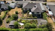 Wohnen auf einer Ebene mit Einliegerwohnung, Wellnessbereich und traumhaftem Garten in der Eifel - Luftansicht
